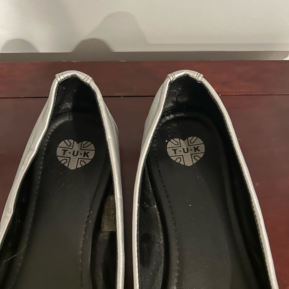T.U.K. Women’s Silver Ballet Flats with Shark Accent - Picture 3 of 5